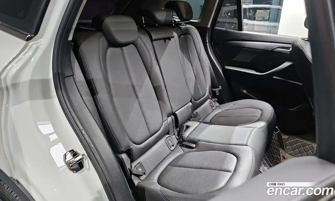 BMW X1 2018 2.0 автомат (гидро), фото 18