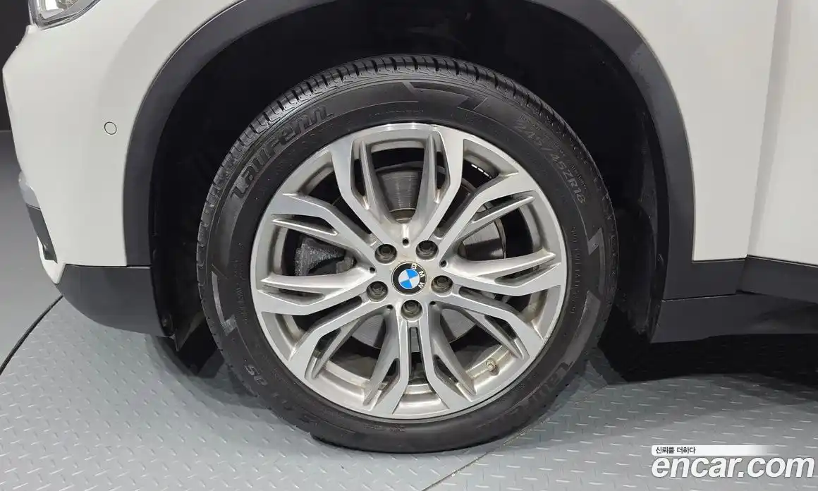 BMW X1 2018 2.0 автомат (гидро), фото 5