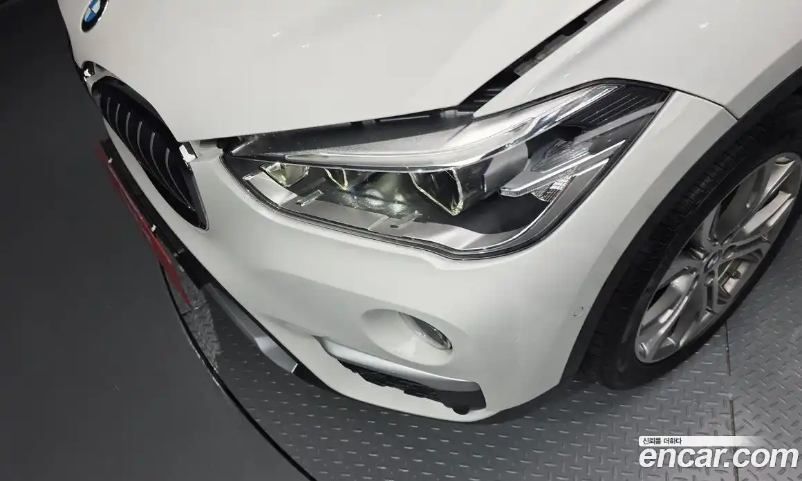 BMW X1 2018 2.0 автомат (гидро), фото 8