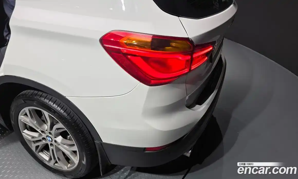 BMW X1 2018 2.0 автомат (гидро), фото 9