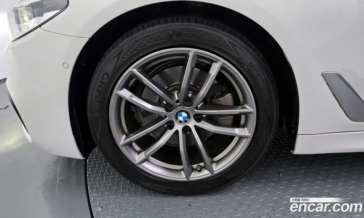 BMW 5 серия 2019 2.0 автомат (гидро), фото 5