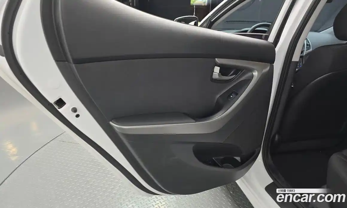 Hyundai Avante 2014 1.6 автомат (гидро), фото 14