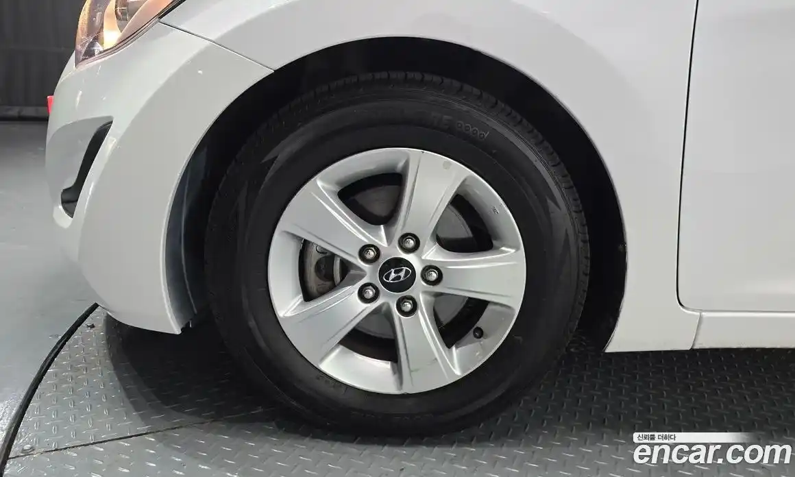 Hyundai Avante 2014 1.6 автомат (гидро), фото 4