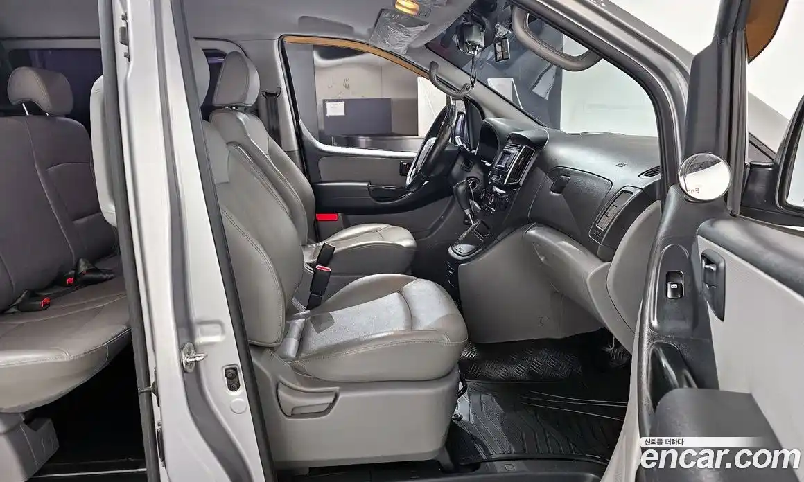 Hyundai Starex 2015 2.5 автомат (гидро), фото 16