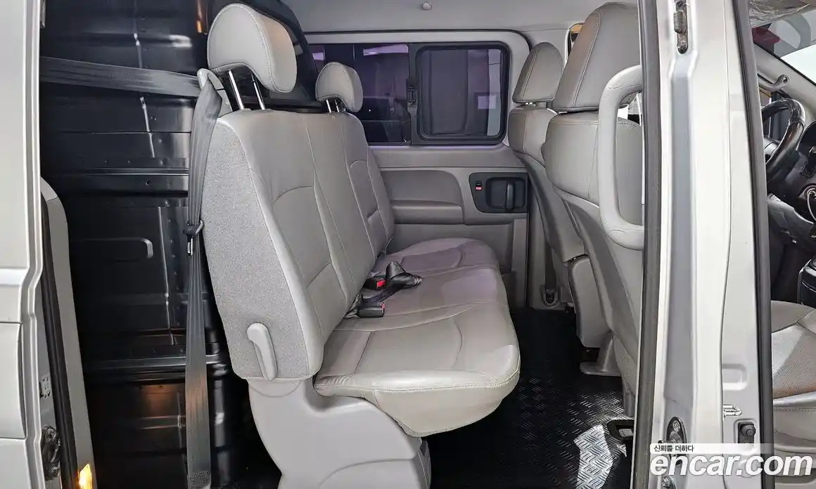 Hyundai Starex 2015 2.5 автомат (гидро), фото 17