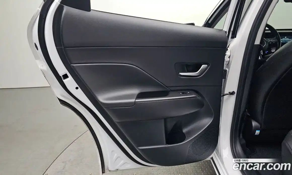 Hyundai Kona 2023 0.2 автомат (гидро), фото 15