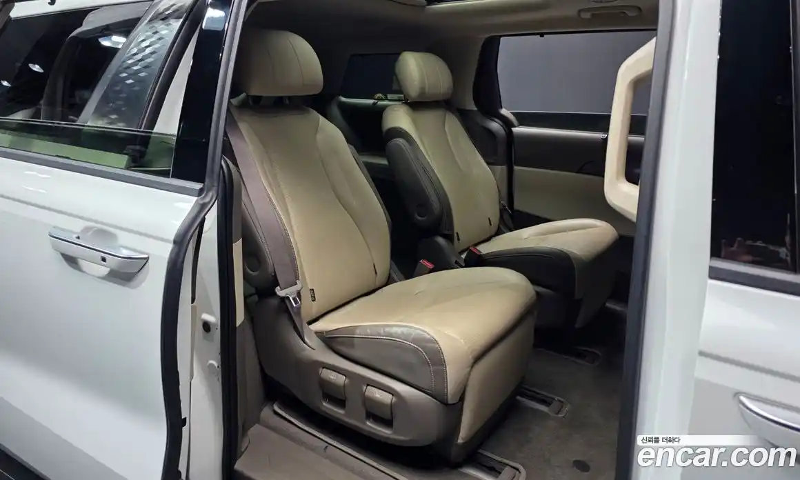 Kia Carnival 2023 2.2 автомат (гидро), фото 18