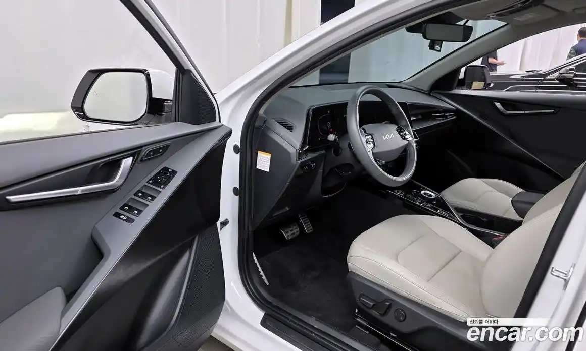 Kia Niro 2022 1.6 автомат (гидро), фото 13