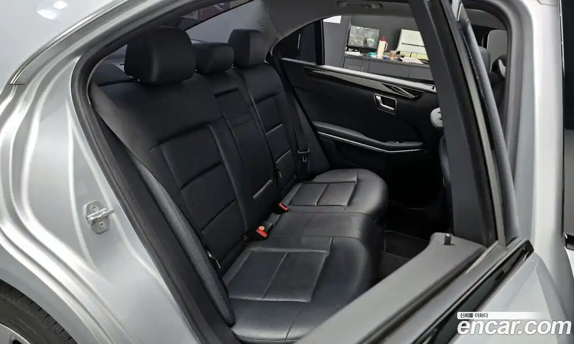 Mercedes-Benz E-Class 2011 1.8 автомат (гидро), фото 12