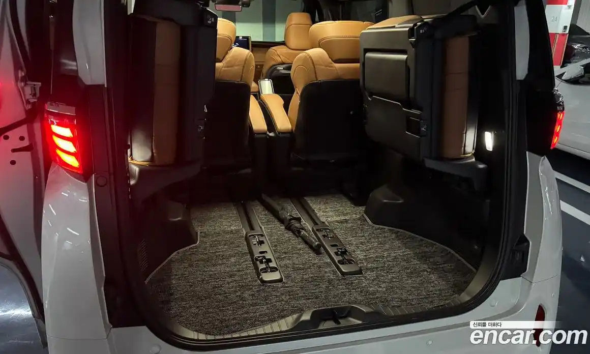 Toyota Alphard 2025 2.5 вариатор, фото 9