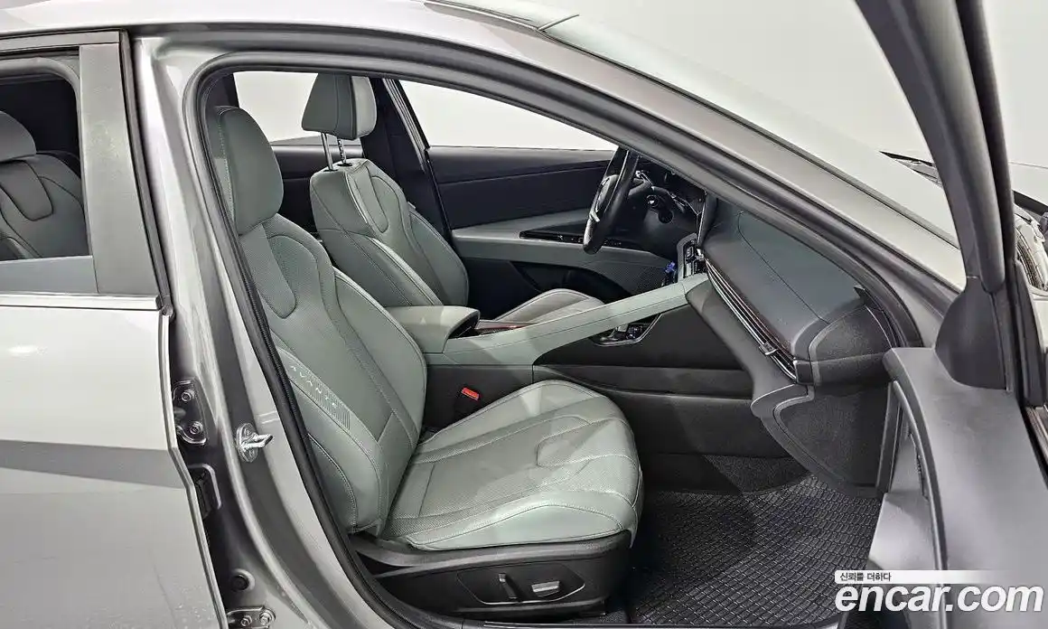 Hyundai Avante 2023 1.6 автомат (гидро), фото 12