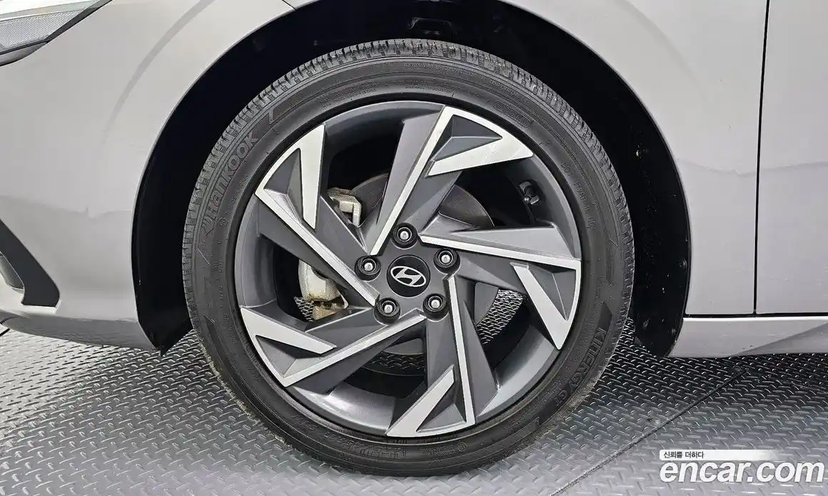 Hyundai Avante 2023 1.6 автомат (гидро), фото 5