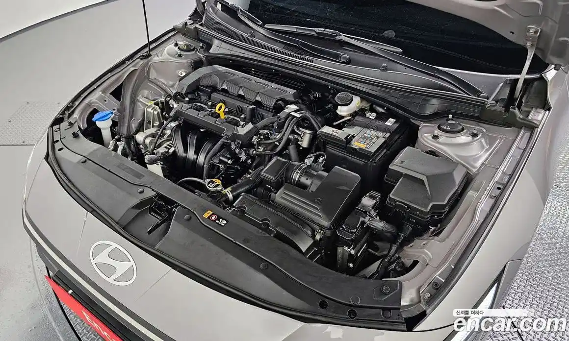Hyundai Avante 2023 1.6 автомат (гидро), фото 6