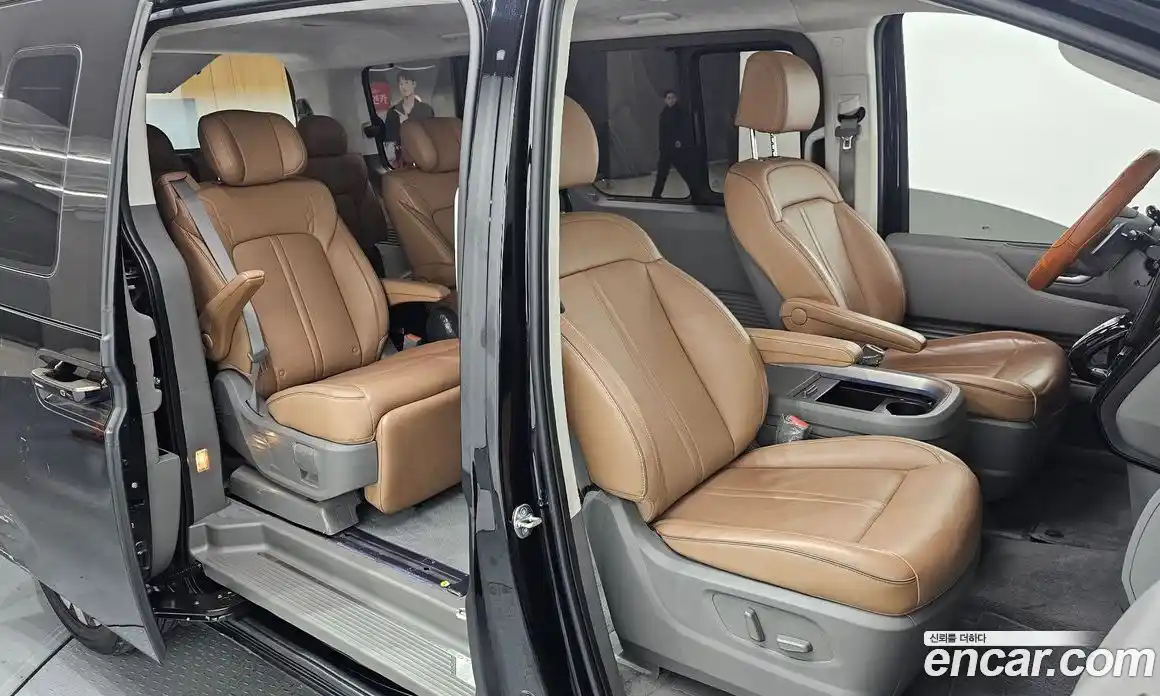 Hyundai Staria 2023 2.2 автомат (гидро), фото 11