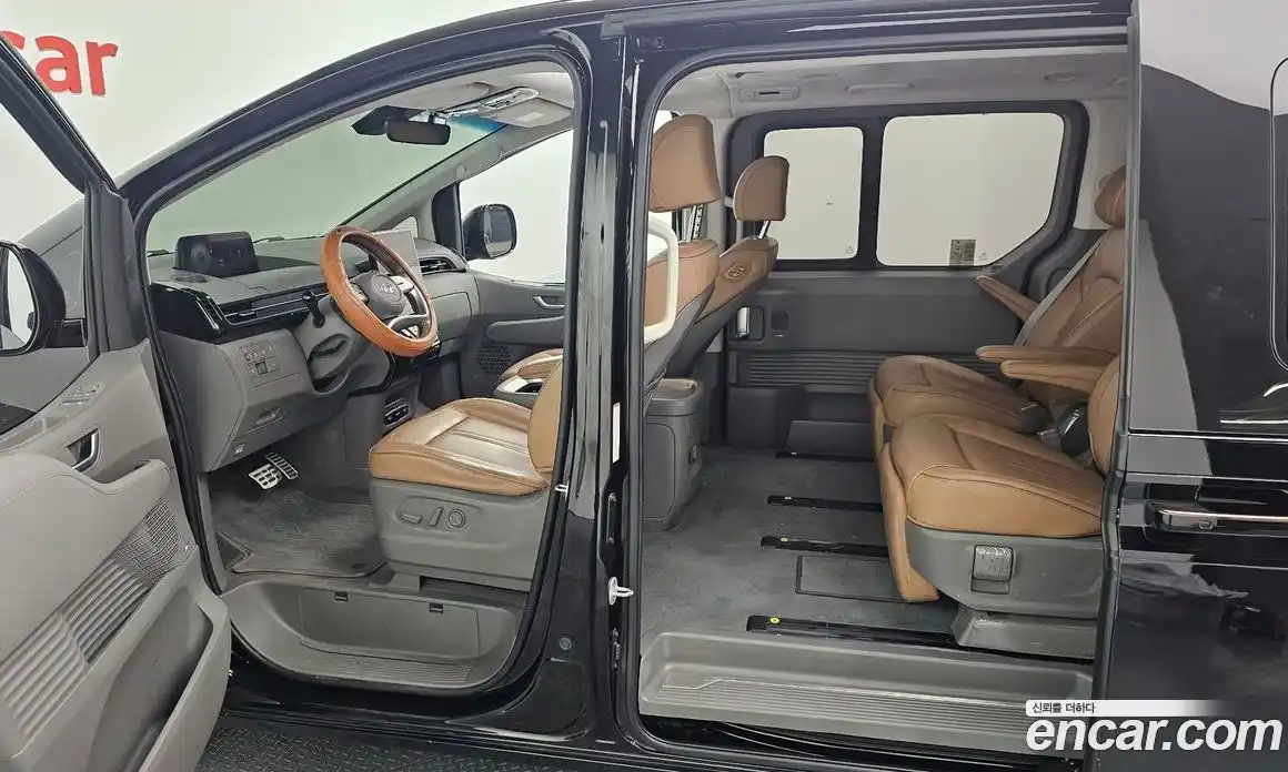 Hyundai Staria 2023 2.2 автомат (гидро), фото 12