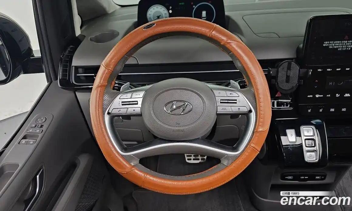 Hyundai Staria 2023 2.2 автомат (гидро), фото 13