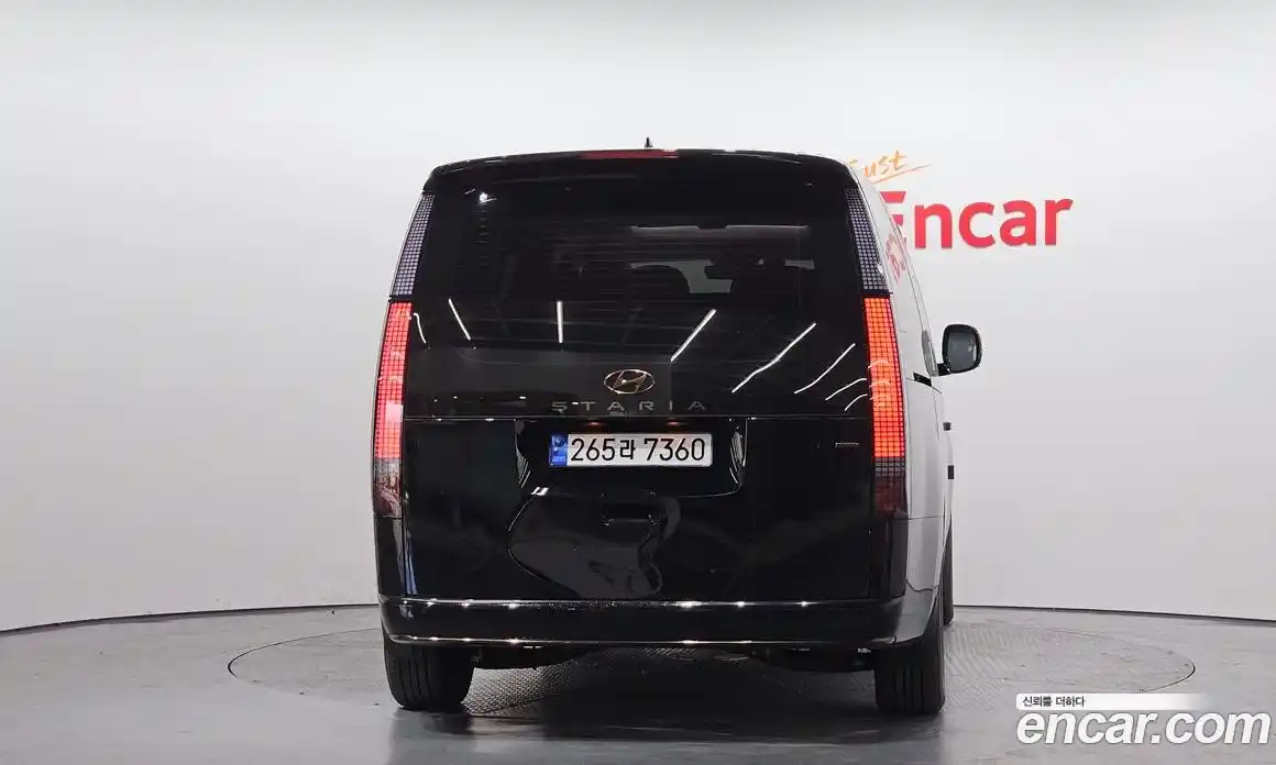 Hyundai Staria 2023 2.2 автомат (гидро), фото 4