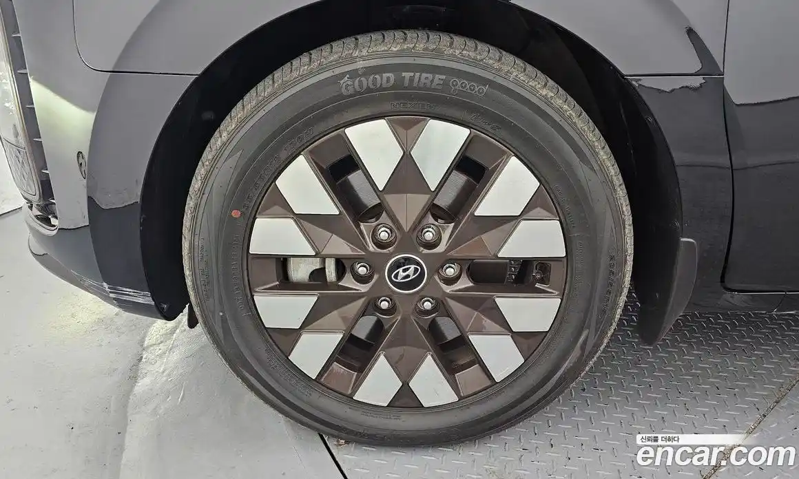 Hyundai Staria 2023 2.2 автомат (гидро), фото 5
