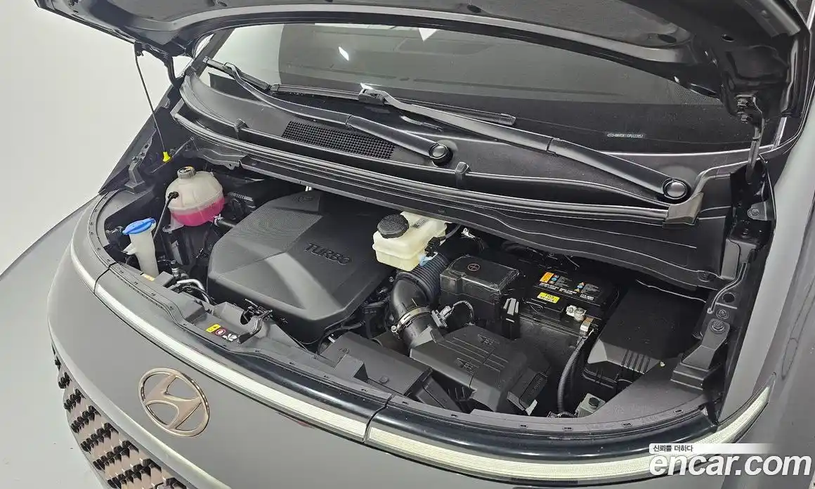 Hyundai Staria 2023 2.2 автомат (гидро), фото 6
