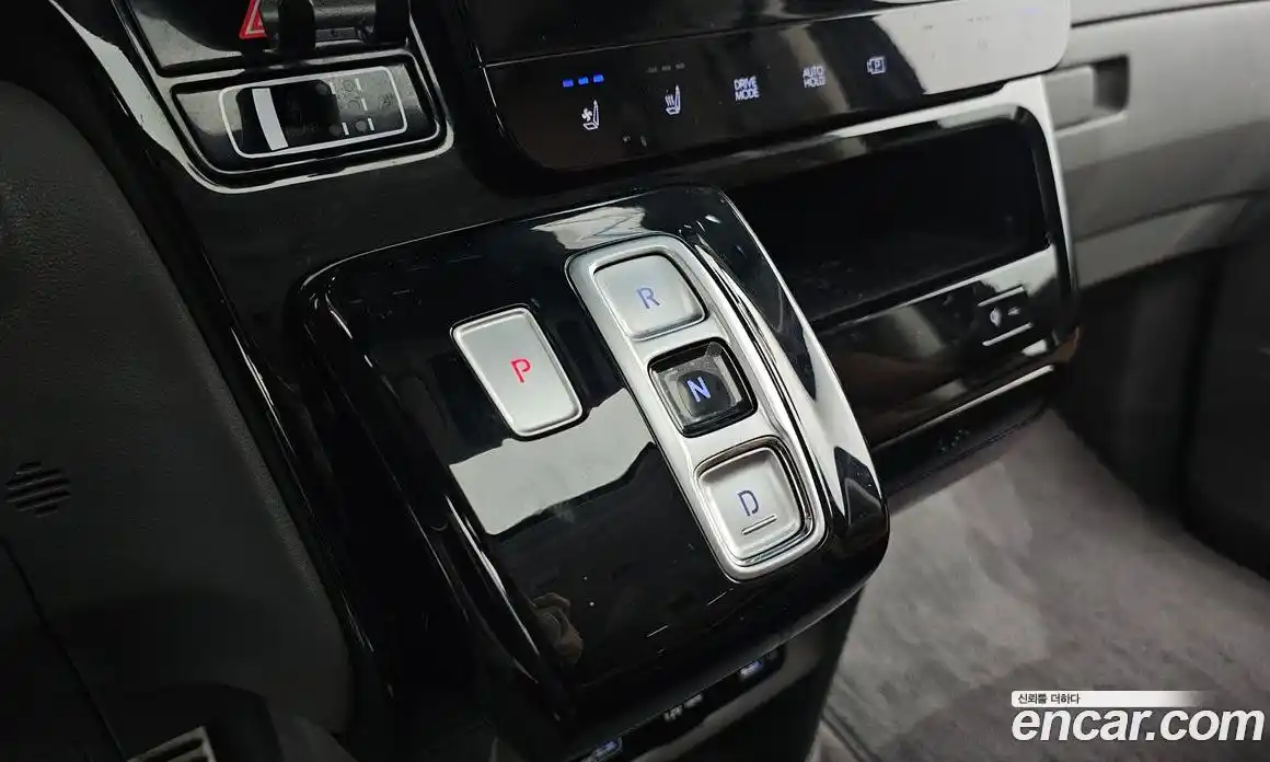 Hyundai Staria 2023 2.2 автомат (гидро), фото 9