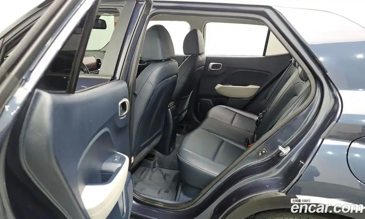 Hyundai Venue 2022 1.6 автомат (гидро), фото 19