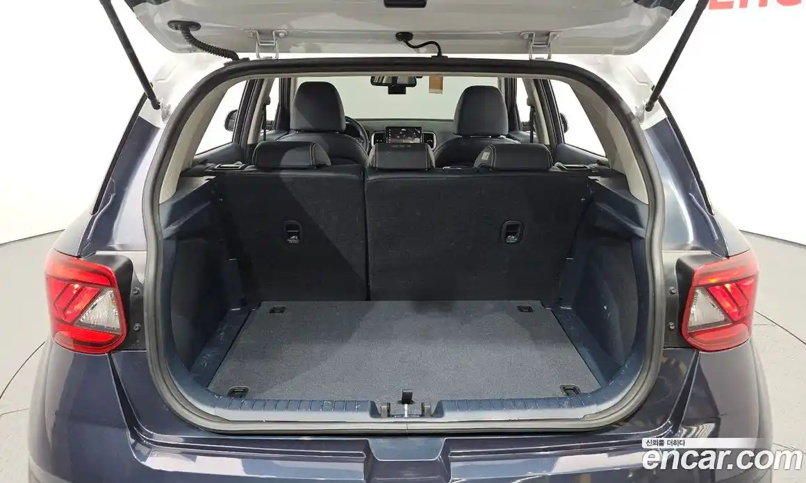 Hyundai Venue 2022 1.6 автомат (гидро), фото 20
