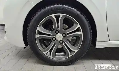 Peugeot 208 2015 1.6 автомат (гидро), миниатюра 5 Peugeot 208 2015 1.6 автомат (гидро), миниатюра 5