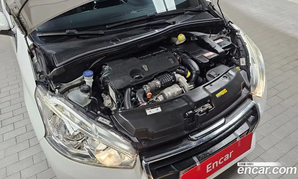 Peugeot 208 2015 1.6 автомат (гидро), фото 6 Peugeot 208 2015 1.6 автомат (гидро), фото 6