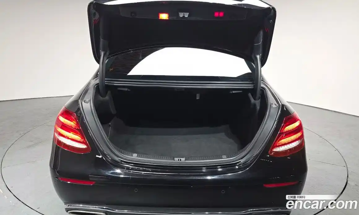 Mercedes-Benz E-Class 2018 2.0 автомат (гидро), фото 19