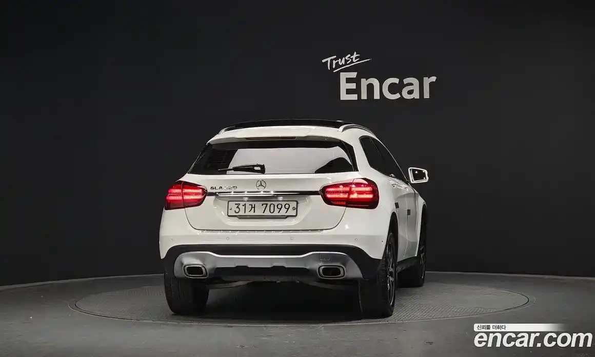 Mercedes-Benz GLA-Class 2018 2.0 гидро, фото 4 Mercedes-Benz GLA-Class 2018 2.0 гидро, фото 4