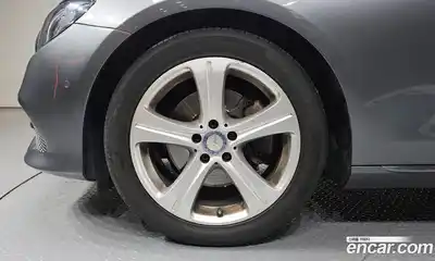 Mercedes-Benz E-Class 2016 2.0 автомат (гидро), миниатюра 5