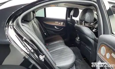Mercedes-Benz E-Class 2019 2.0 автомат (гидро), миниатюра 12