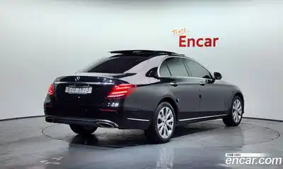 Mercedes-Benz E-Class 2019 2.0 автомат (гидро), миниатюра 2