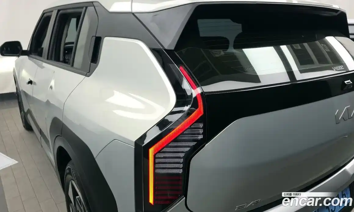 Kia EV3 2025 0.2 автомат (гидро), фото 9