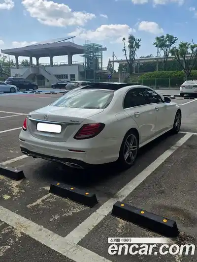 Mercedes-Benz E-Class 2020 2.0 автомат (гидро), миниатюра 2