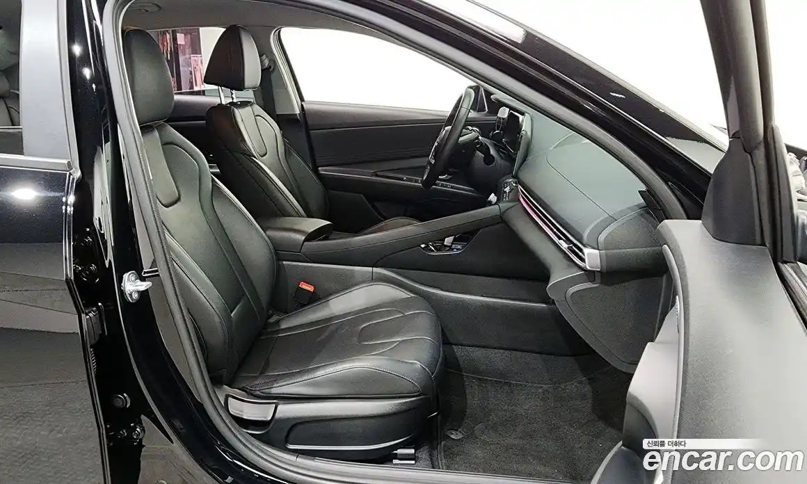 Hyundai Avante 2023 1.6 автомат (гидро), фото 12
