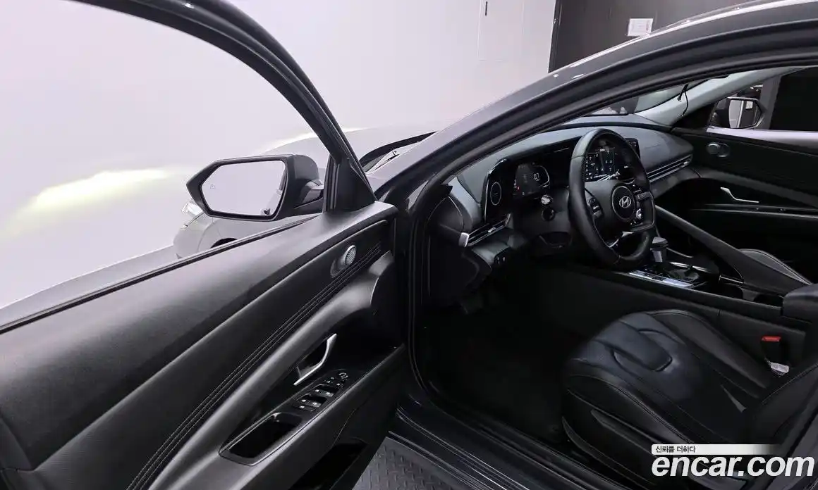 Hyundai Avante 2023 1.6 автомат (гидро), фото 11