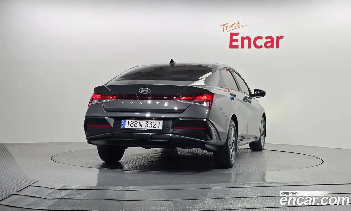 Hyundai Avante 2023 1.6 автомат (гидро), фото 4