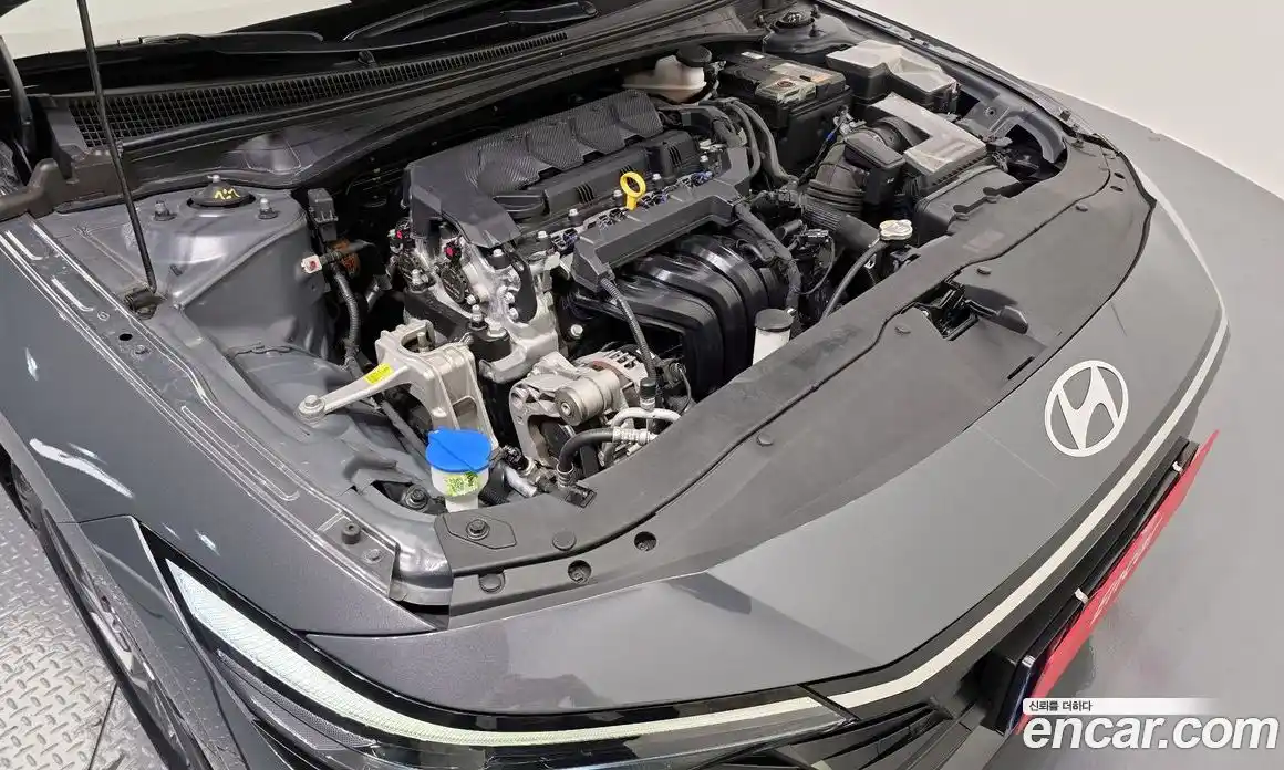 Hyundai Avante 2023 1.6 автомат (гидро), фото 6