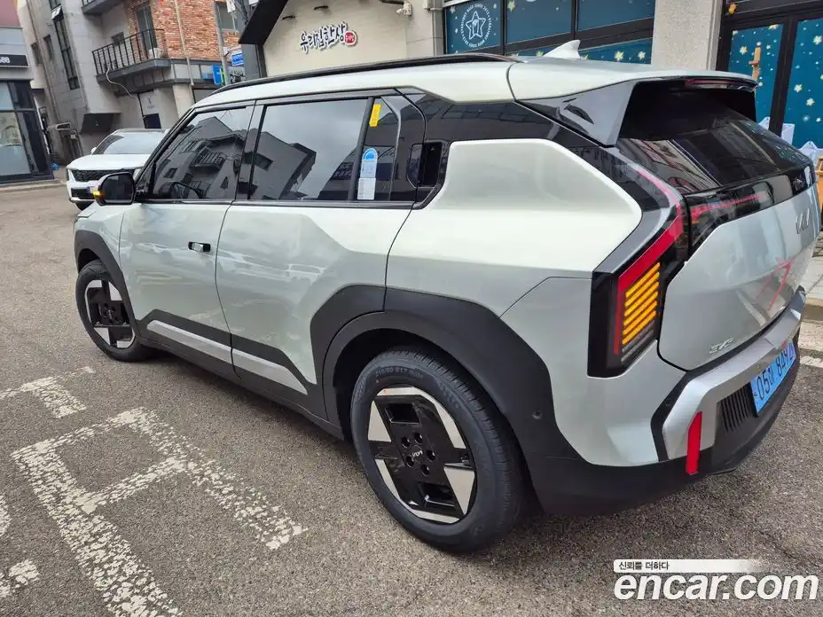 Kia EV3 2025 автомат (гидро), фото 4