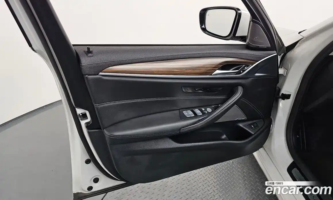 BMW 5 серия 2022 2.0 автомат (гидро), фото 13