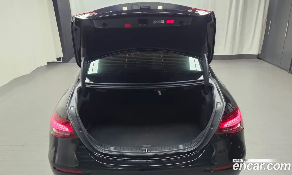 Mercedes-Benz E-Class 2023 1.9 автомат (гидро), фото 30