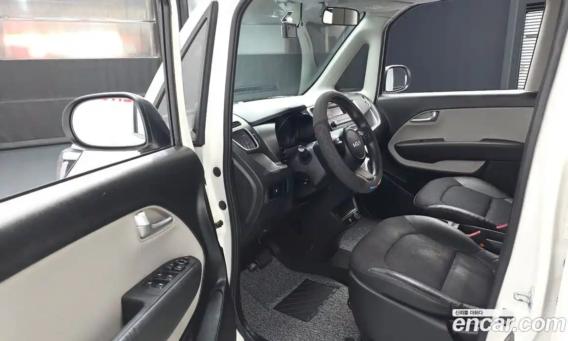 Kia Ray 2022 1.0 автомат (гидро), фото 13