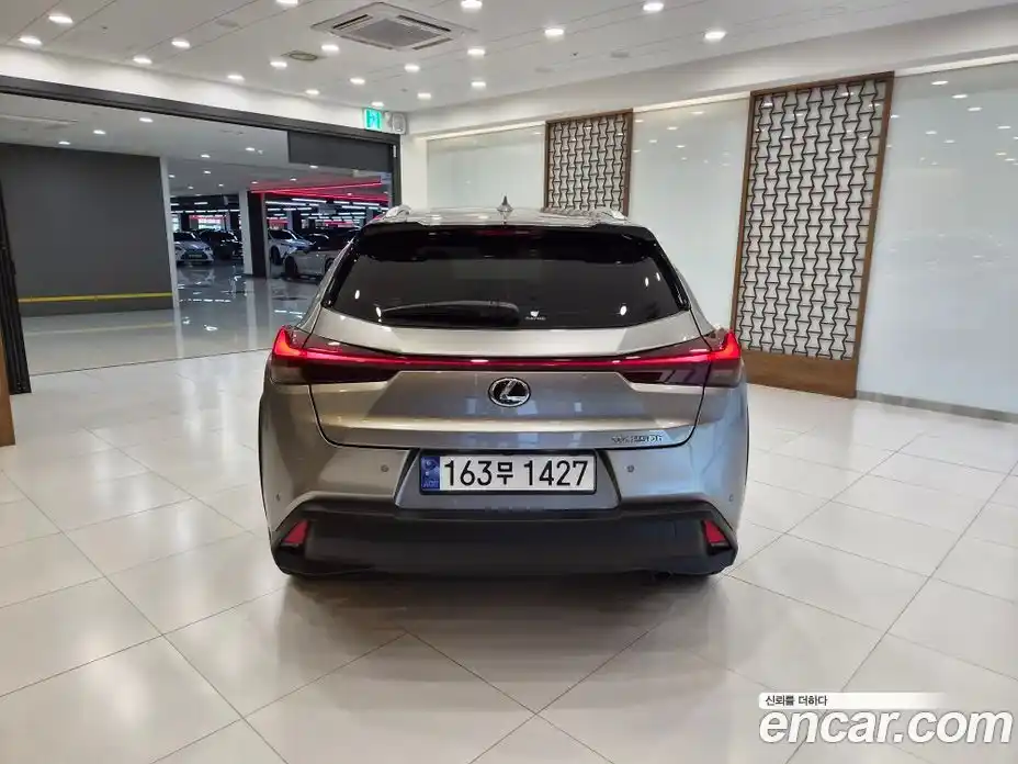 Lexus UX 2024 2.0 вариатор, фото 4