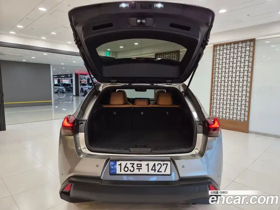 Lexus UX 2024 2.0 вариатор, фото 5