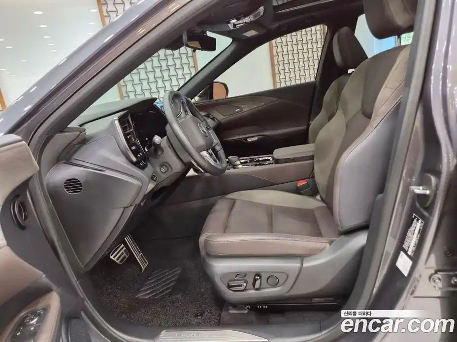 Lexus RX 2025 2.5 вариатор, фото 9
