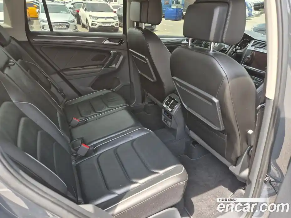Volkswagen Tiguan 2018 2.0 автомат (гидро), фото 11