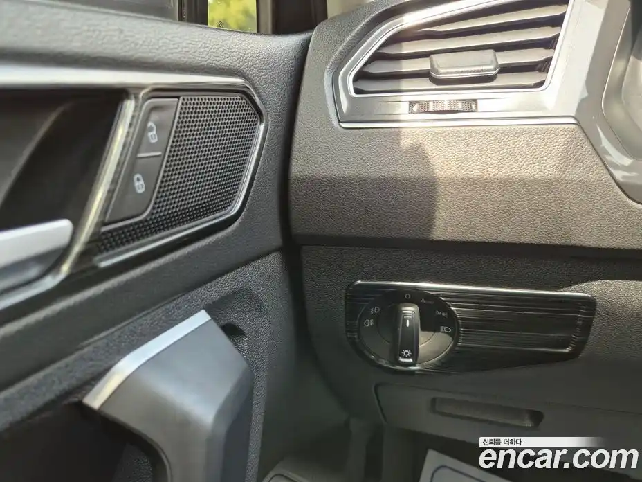 Volkswagen Tiguan 2018 2.0 автомат (гидро), фото 14