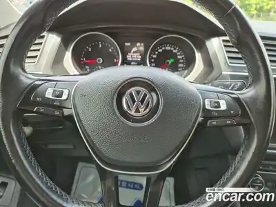 Volkswagen Tiguan 2018 2.0 автомат (гидро), миниатюра 7