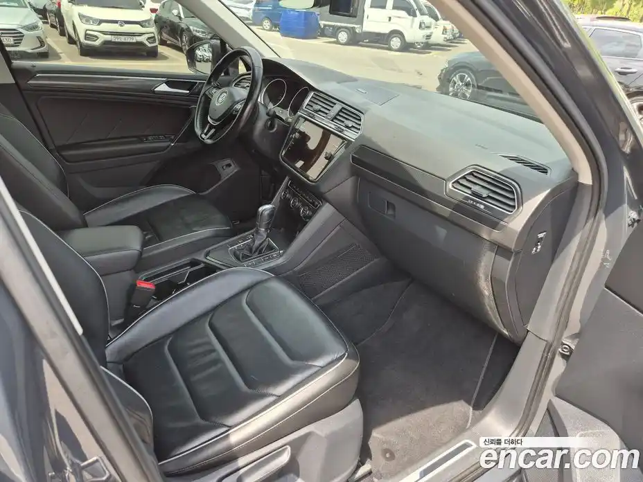 Volkswagen Tiguan 2018 2.0 автомат (гидро), фото 10